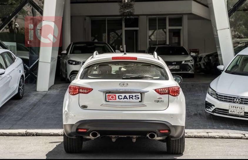 إنفينيتي QX70